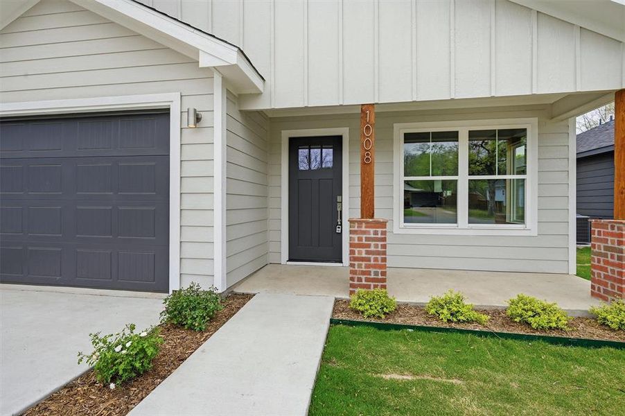 Exterior details and patio area of a home in , Sherman (Image 3).