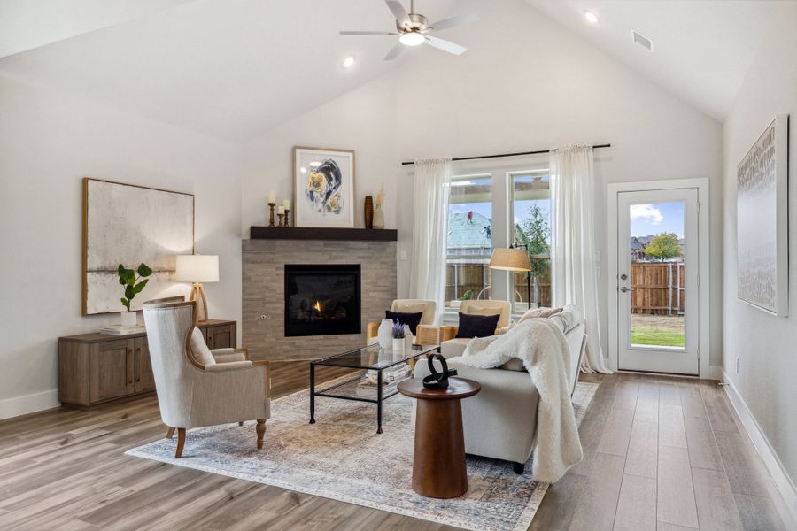 Furnished interior view inside a new home in Dove Hollow, Waxahachie (Image 11).