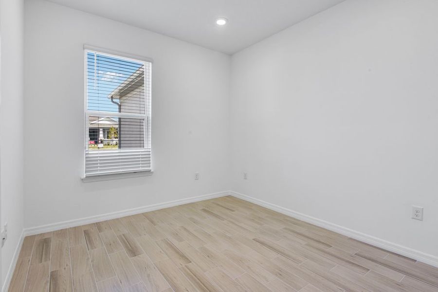 Spacious, unfurnished interior of a new home in Ardisia Park, New Smyrna Beach (Image 33).