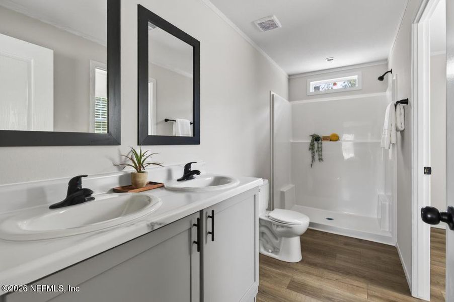 Furnished interior view inside a new home in , Middleburg (Image 6).