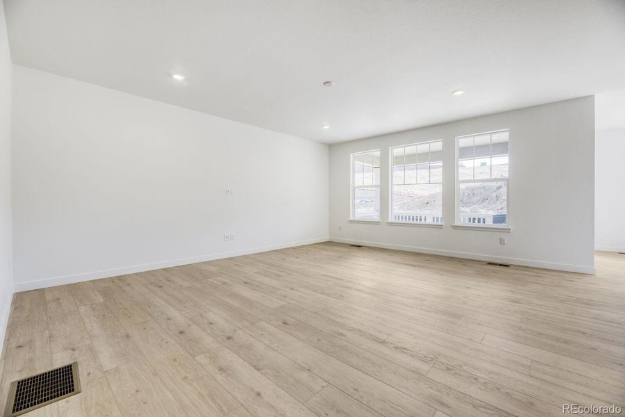 Spacious, unfurnished interior of a new home in , Littleton (Image 10).