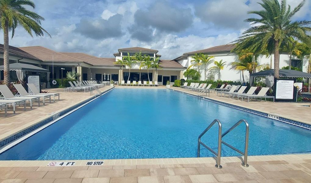 Valencia Grand Main Pool