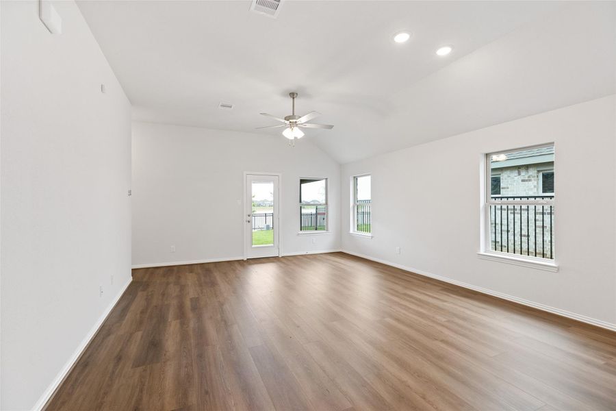 Spacious, unfurnished interior of a new home in Sunterra, Katy (Image 19). Spacious, unfurnished interior of a new home in Sunterra, Katy (Image 19).