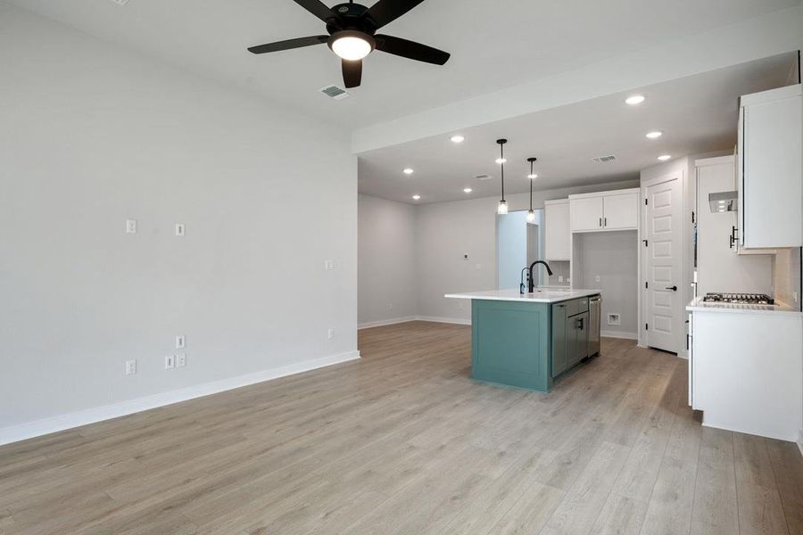 Spacious, unfurnished interior of a new home in Heritage, Dripping Springs (Image 23). Spacious, unfurnished interior of a new home in Heritage, Dripping Springs (Image 23).