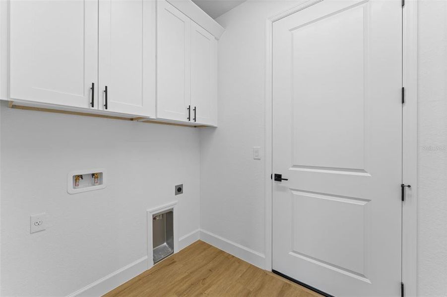 Spacious, unfurnished interior of a new home in , North Port (Image 13).