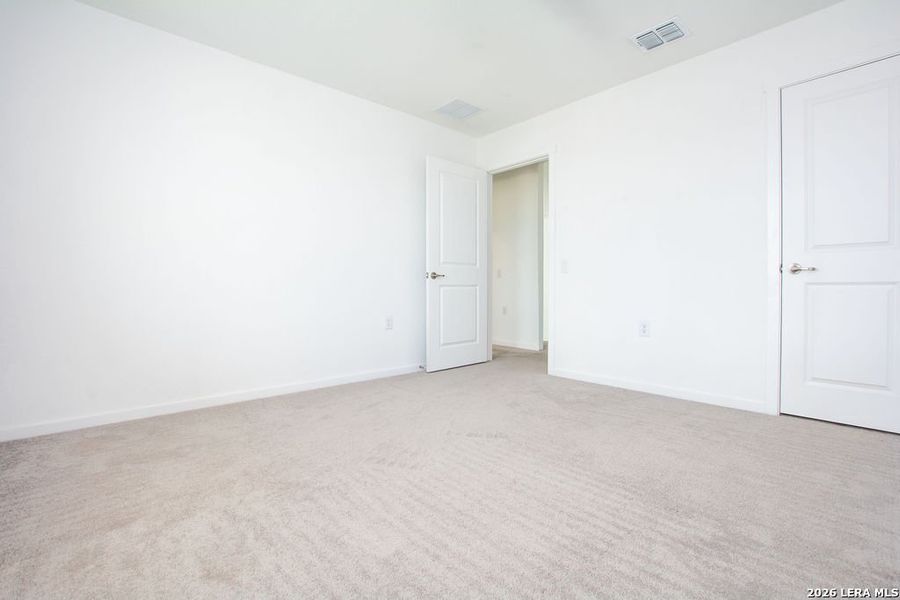 Spacious, unfurnished interior of a new home in Somerset Meadows, San Antonio (Image 25).