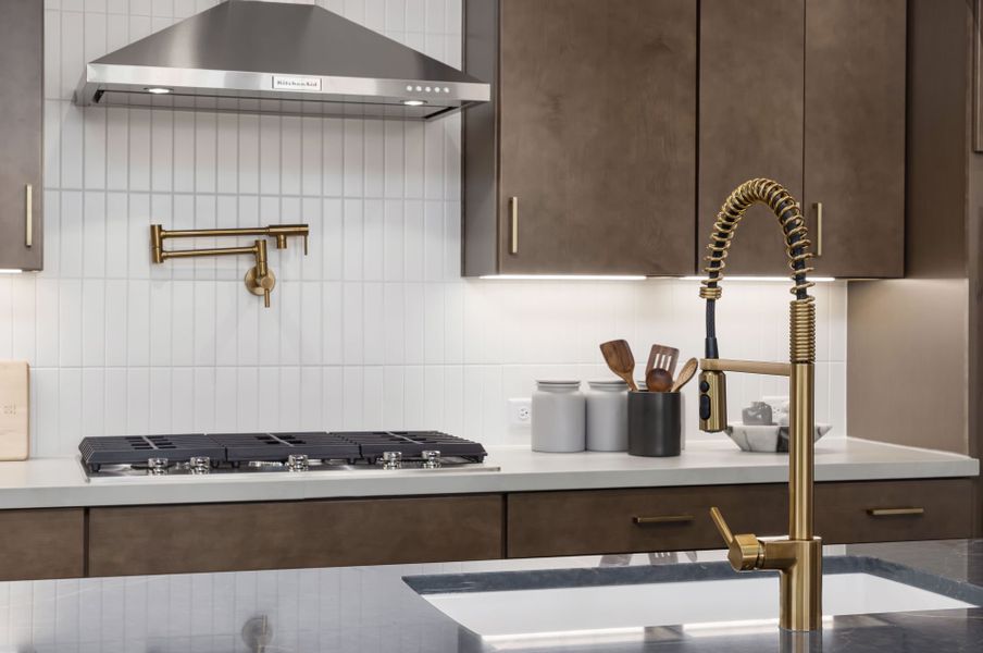 Representative interior finishes for a home built from the Lochridge by Pulte Homes in Woodside, Georgetown (Image 15).