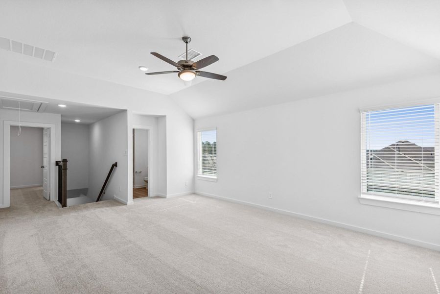 Spacious, unfurnished interior of a new home in Lone Star Landing, Montgomery (Image 26).