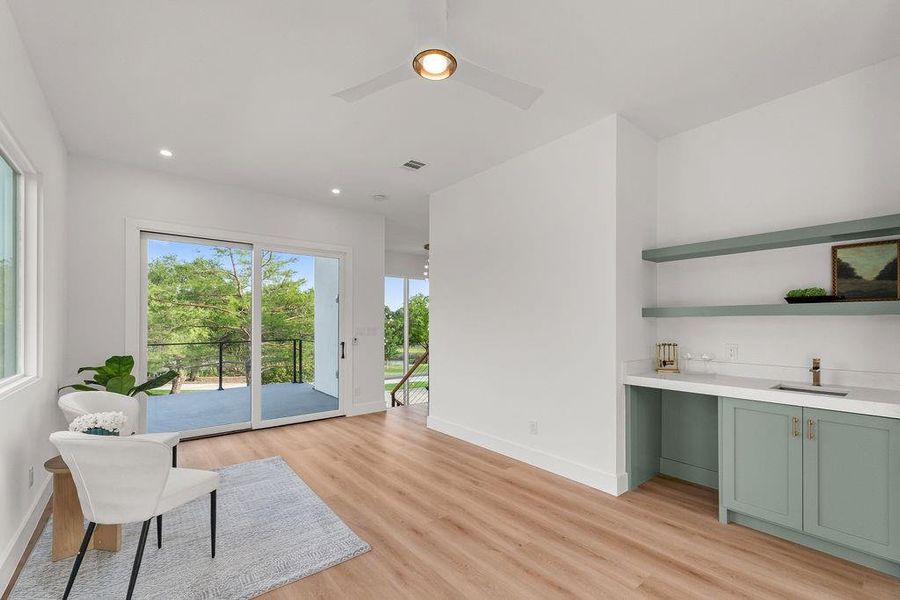 Furnished interior view inside a new home in , Farmers Branch (Image 11).