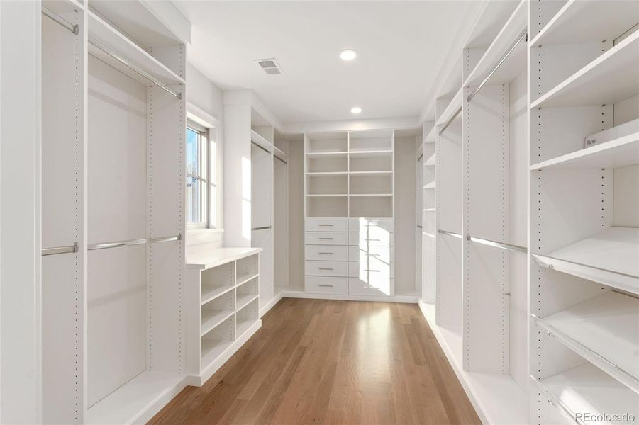 Spacious, unfurnished interior of a new home in , Denver (Image 25).