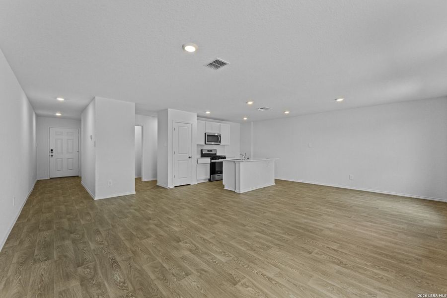 Spacious, unfurnished interior of a new home in Blue Ridge Ranch, San Antonio (Image 11). Spacious, unfurnished interior of a new home in Blue Ridge Ranch, San Antonio (Image 11).