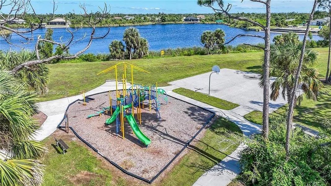 Community amenities in , Port Charlotte (Image 11).