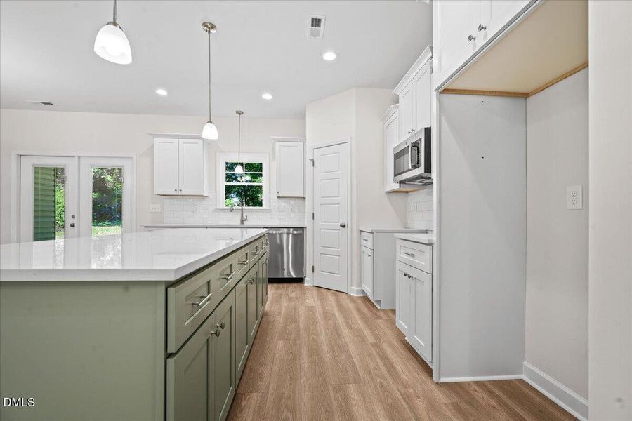 21-101 Marie Ave-15 21-101 Marie Ave-15