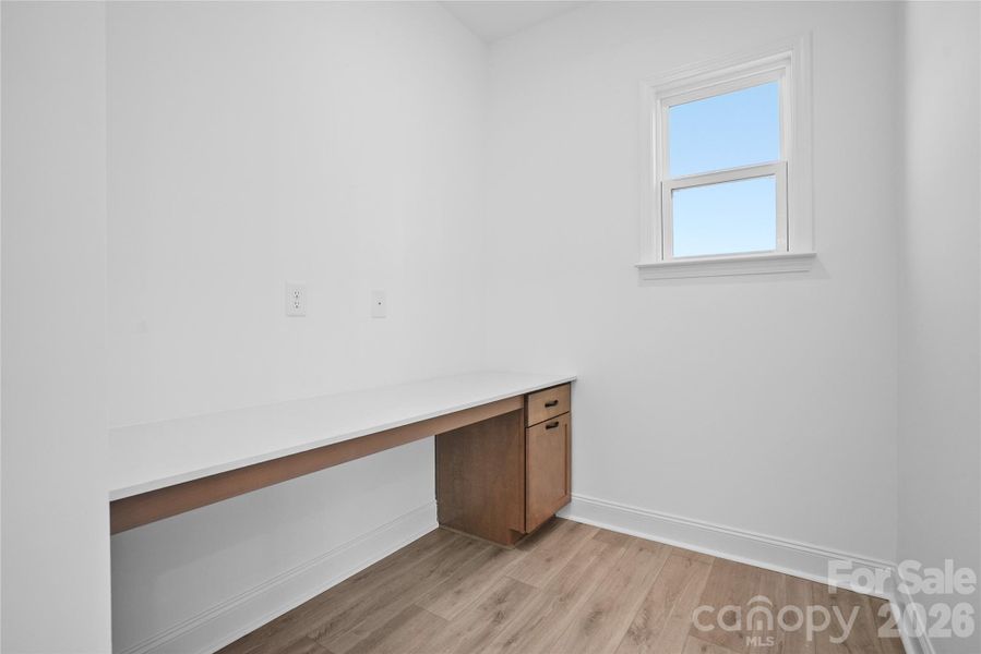 Panning center office nook