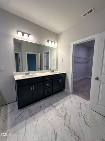 19 - Owners Bathroom