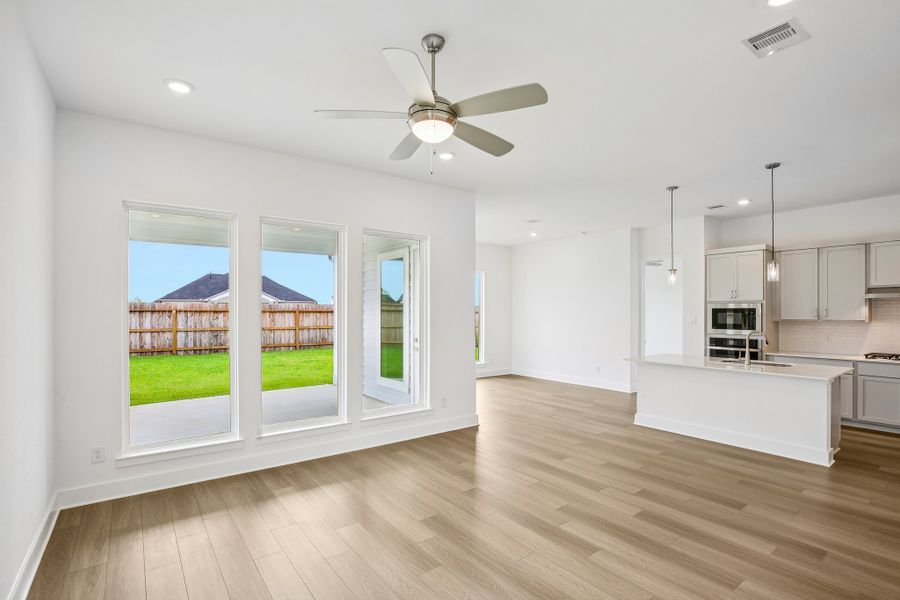 Spacious, unfurnished interior of a new home in Winfrey Estates, Tomball (Image 6).