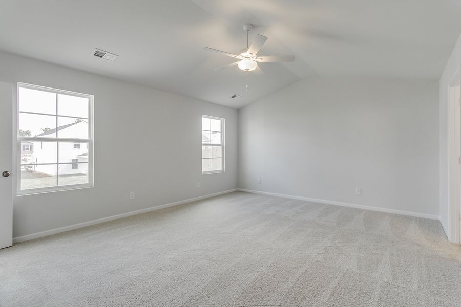 Spacious, unfurnished interior of a new home in Winston Point, Gilbert (Image 23).