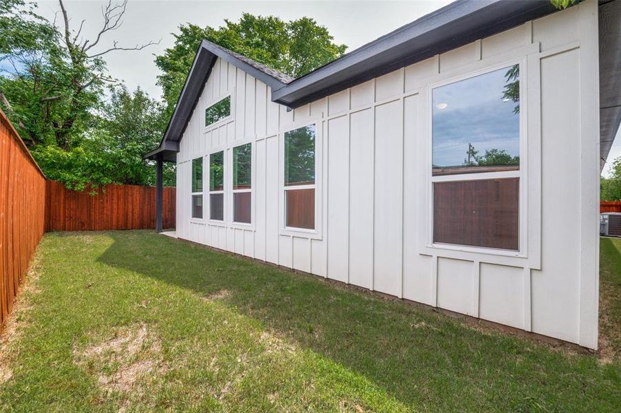 Exterior details and patio area of a home in , Waxahachie (Image 15).