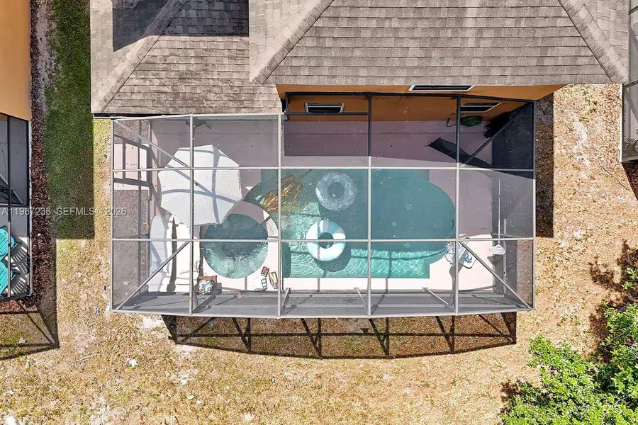 Exterior details and patio area of a home in , Kissimmee (Image 23).