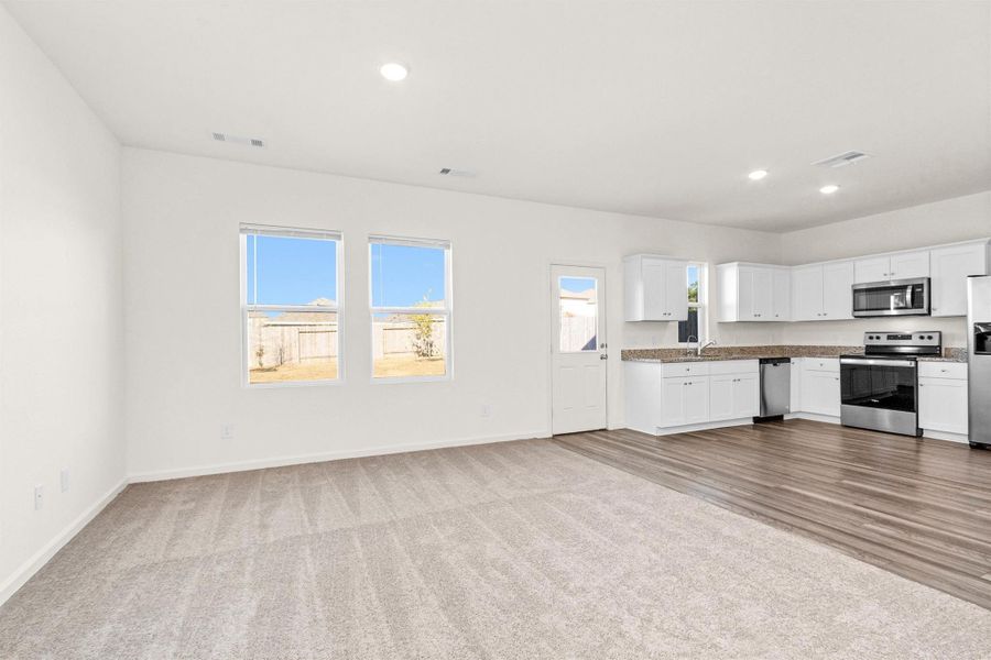 Spacious, unfurnished interior of a new home in Chapel Run, Montgomery (Image 8).
