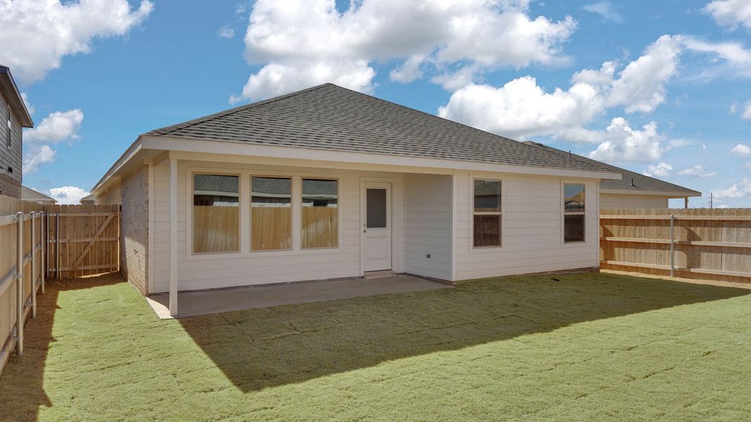 Exterior details and patio area of a home in Overlook West, Wolfforth (Image 14).