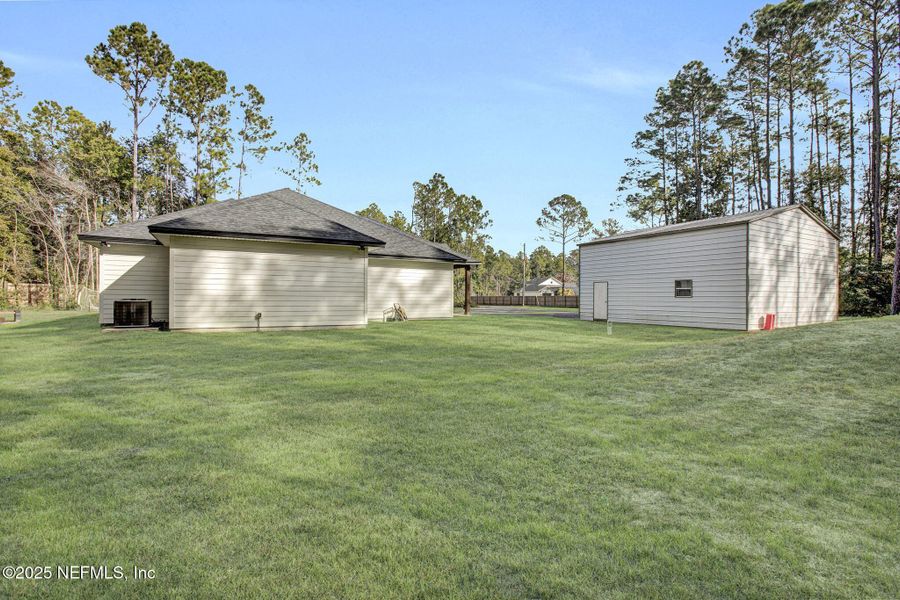 Exterior details and patio area of a home in , Green Cove Springs (Image 22).