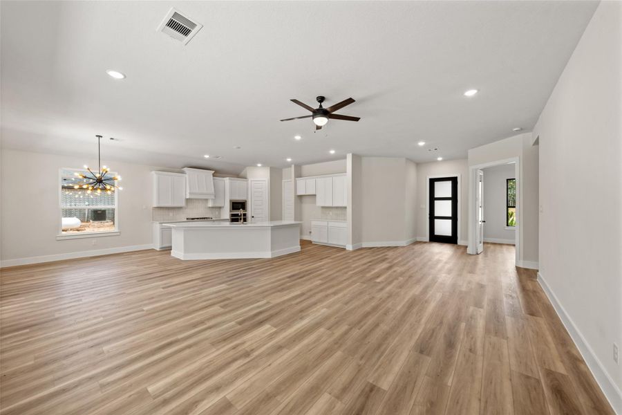 Spacious, unfurnished interior of a new home in Deer Pines, Conroe (Image 32).