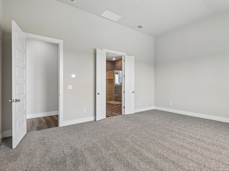 Spacious, unfurnished interior of a new home in Weltner Farms 60’s, New Braunfels (Image 18).