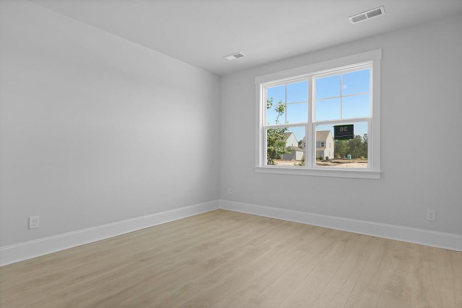Spacious, unfurnished interior of a new home in Sheep Island, Summerville (Image 17).