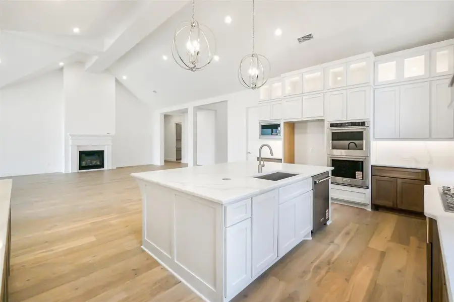 Furnished interior view inside a new home in Evergreen 70', Conroe (Image 10).