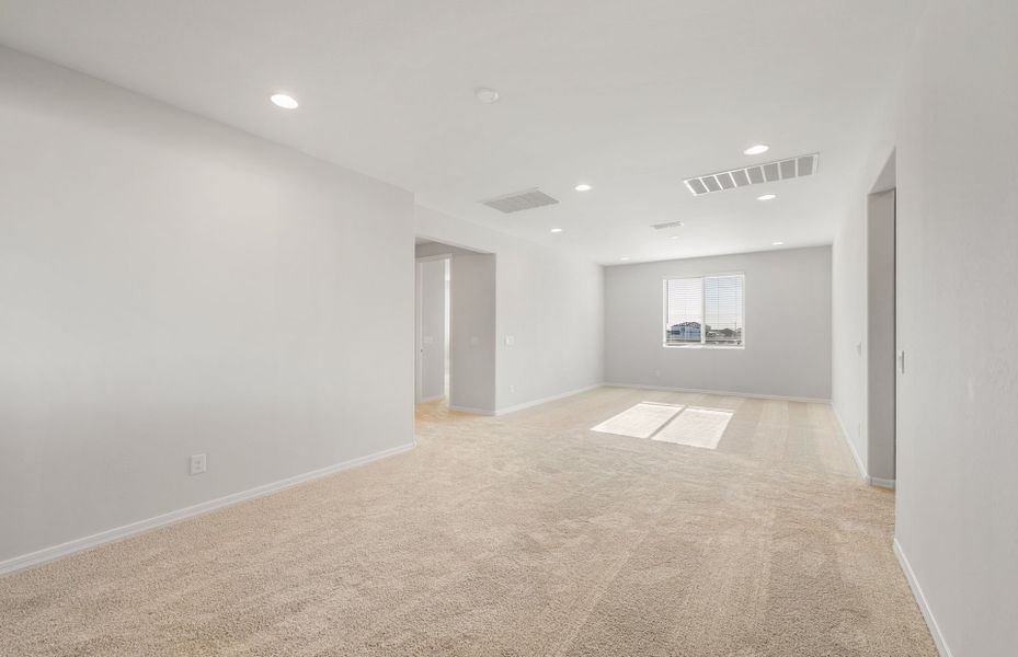 Spacious, unfurnished interior of a new home in Visara, Surprise (Image 25).