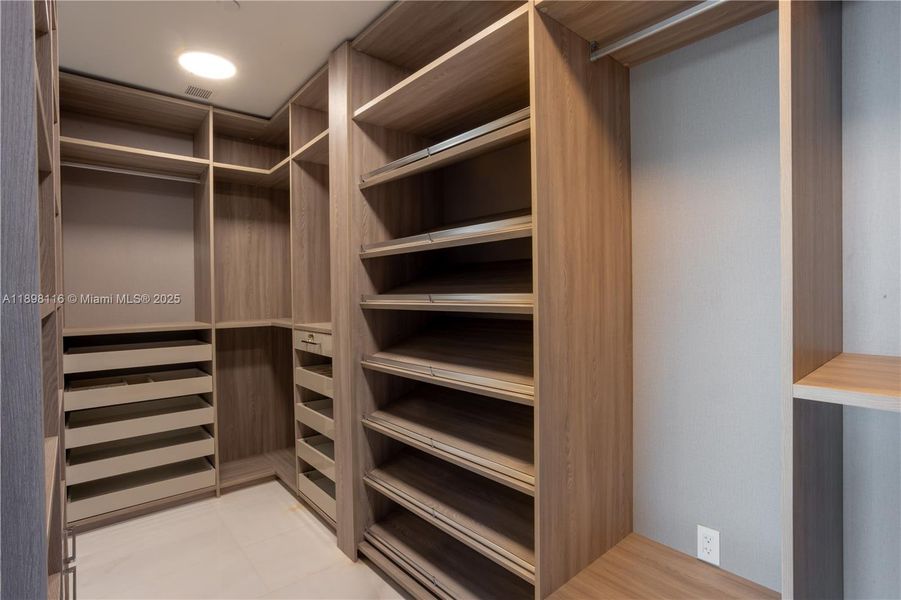 Spacious, unfurnished interior of a new home in Aston Martin Residences, Miami (Image 25). Spacious, unfurnished interior of a new home in Aston Martin Residences, Miami (Image 25).