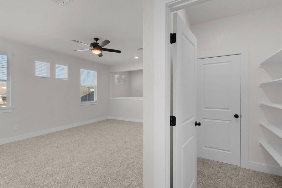 Spacious, unfurnished interior of a new home in Lariat, Liberty Hill (Image 15).