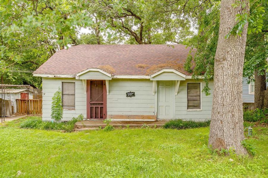 Exterior details and patio area of a home in , Weatherford (Image 13).