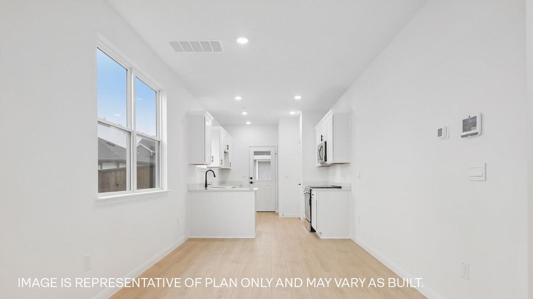 Spacious, unfurnished interior of a new home in Avery Centre, Round Rock (Image 24).