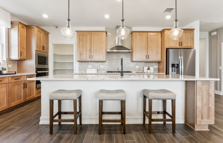 Spacious eat-in island kitchen