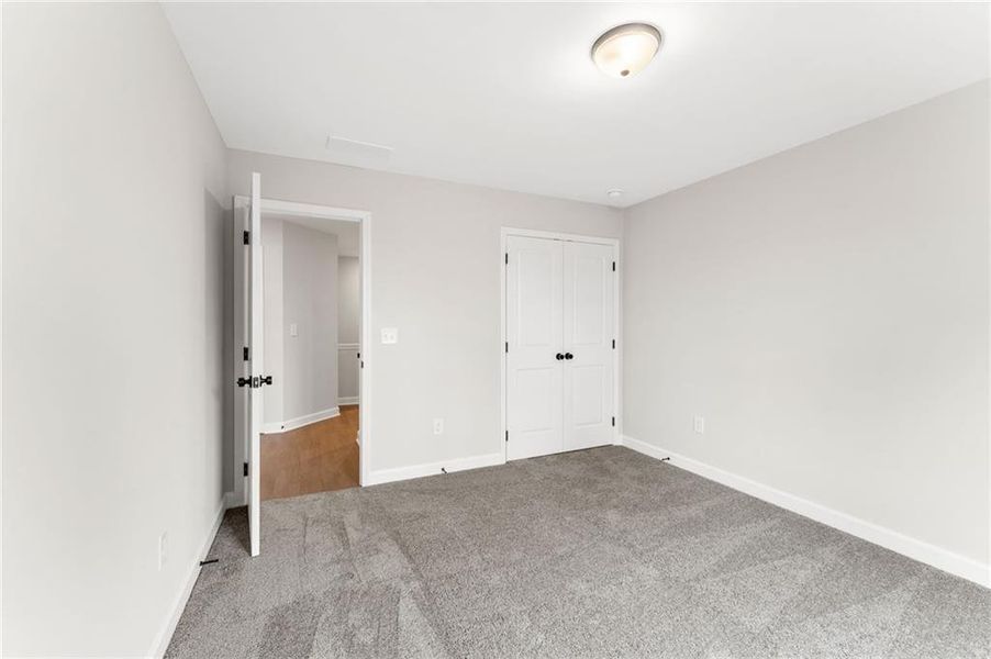 Spacious, unfurnished interior of a new home in Cherokee Township, Acworth (Image 31).