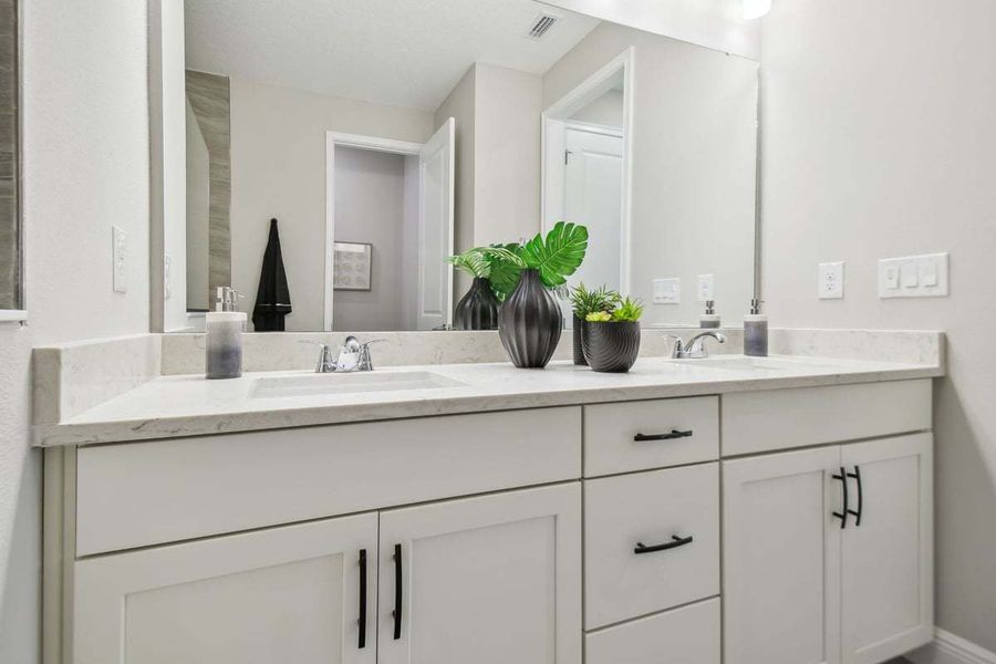 Representative interior finishes for a home built from the Sweetwater by William Ryan Homes in Myers Estates, Seffner (Image 22).