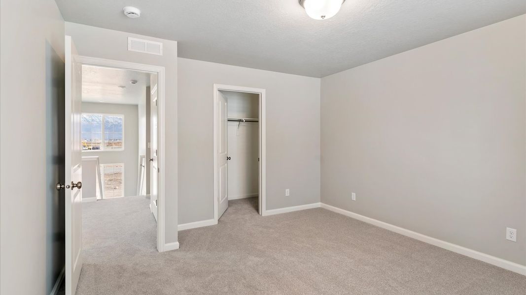 Spacious, unfurnished interior of a new home in Reunion, Commerce City (Image 27).