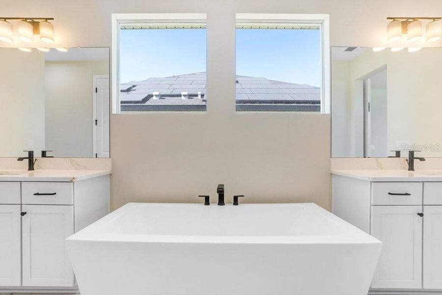 Luxurious European Soaker Tub!