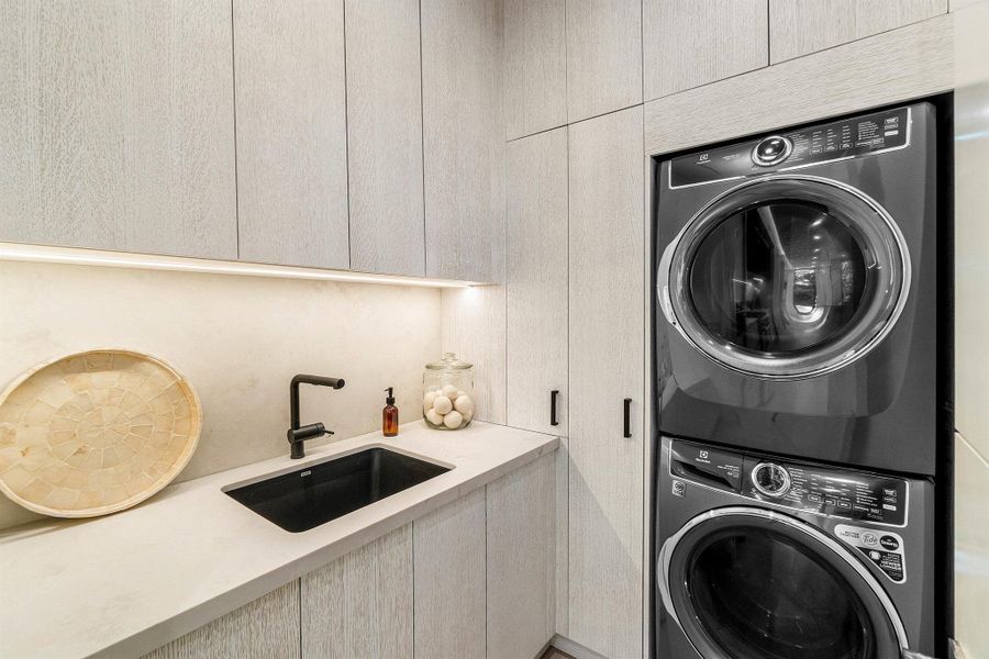 Close-up of interior finishes inside a home in , Delray Beach (Image 18).