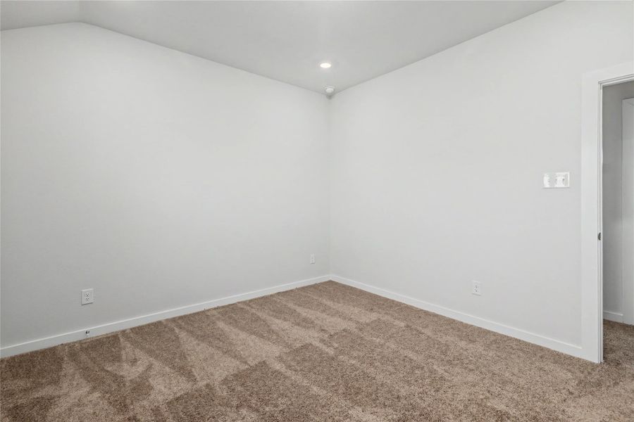 Spacious, unfurnished interior of a new home in Glendale Lakes, Arcola (Image 34). Spacious, unfurnished interior of a new home in Glendale Lakes, Arcola (Image 34).