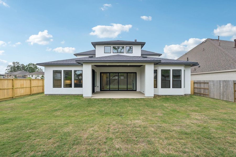 Exterior details and patio area of a home in Evergreen 60', Conroe (Image 27).