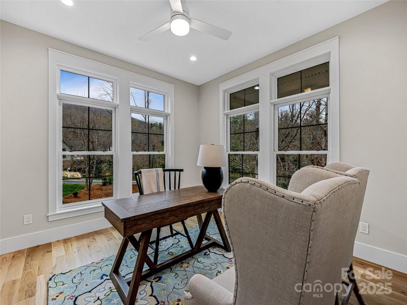 Main level Study/Office Main level Study/Office