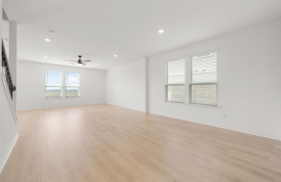 Spacious, unfurnished interior of a new home in Sunfield, Buda (Image 41).