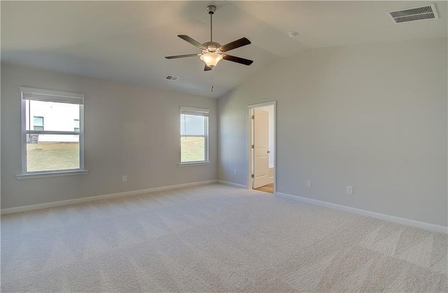 Spacious, unfurnished interior of a new home in Chapel Hill, Newnan (Image 13).