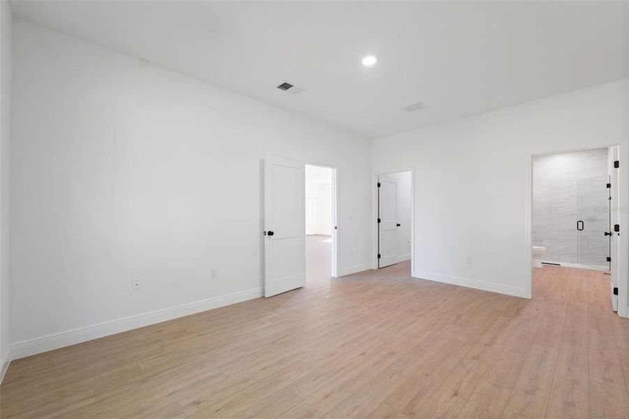 Spacious, unfurnished interior of a new home in , Ocala (Image 24).