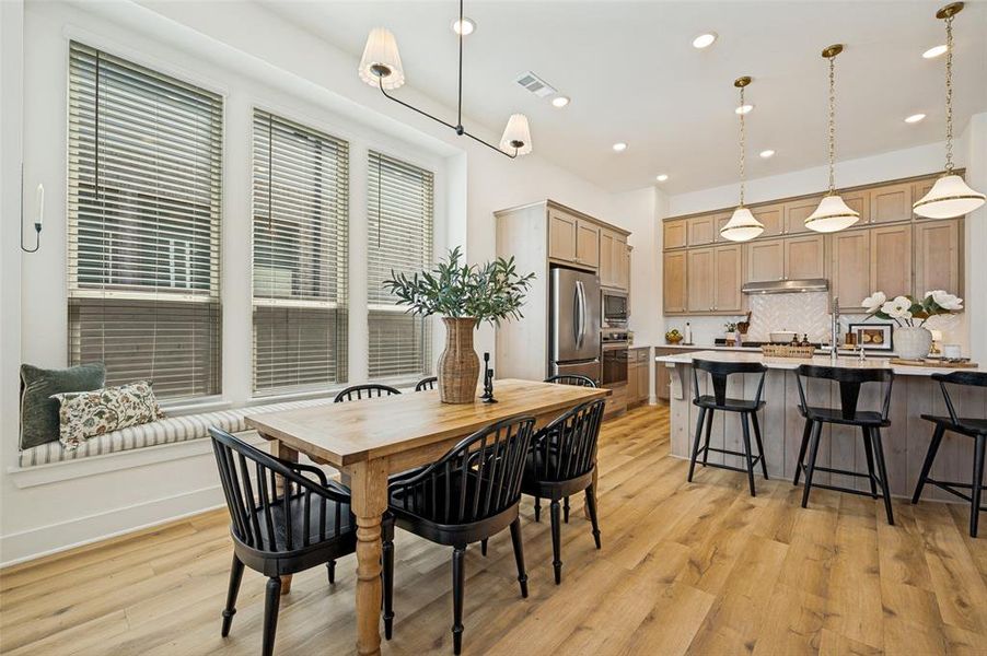Close proximity to kitchen
