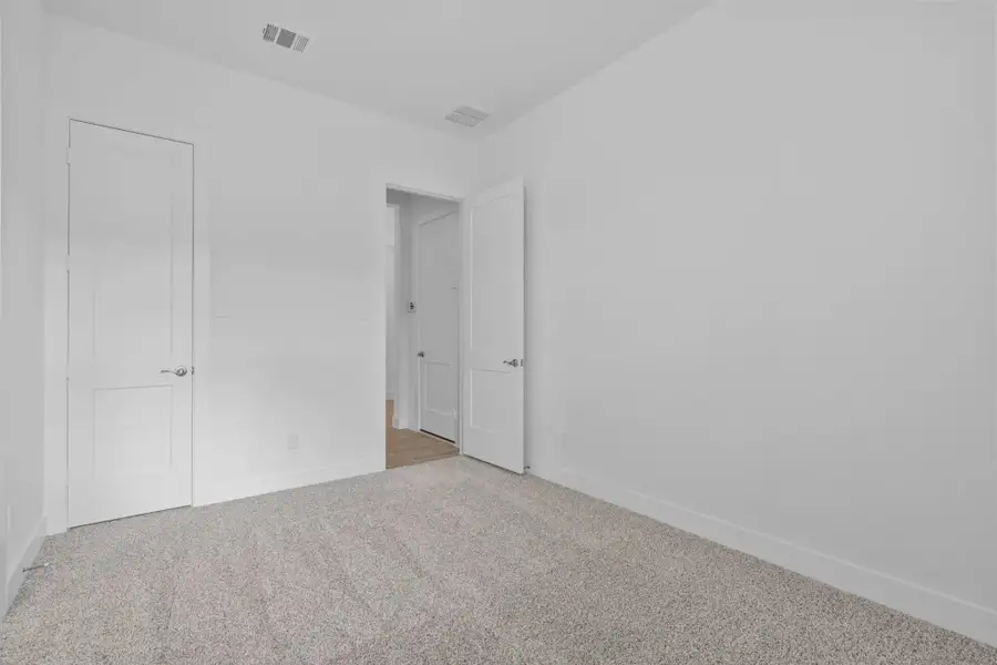 Spacious, unfurnished interior of a new home in Grange, Katy (Image 15).