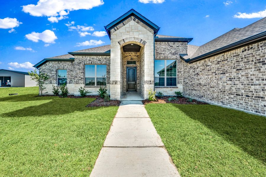 Exterior details and patio area of a home in Berkshire Estates, Mesquite (Image 3).